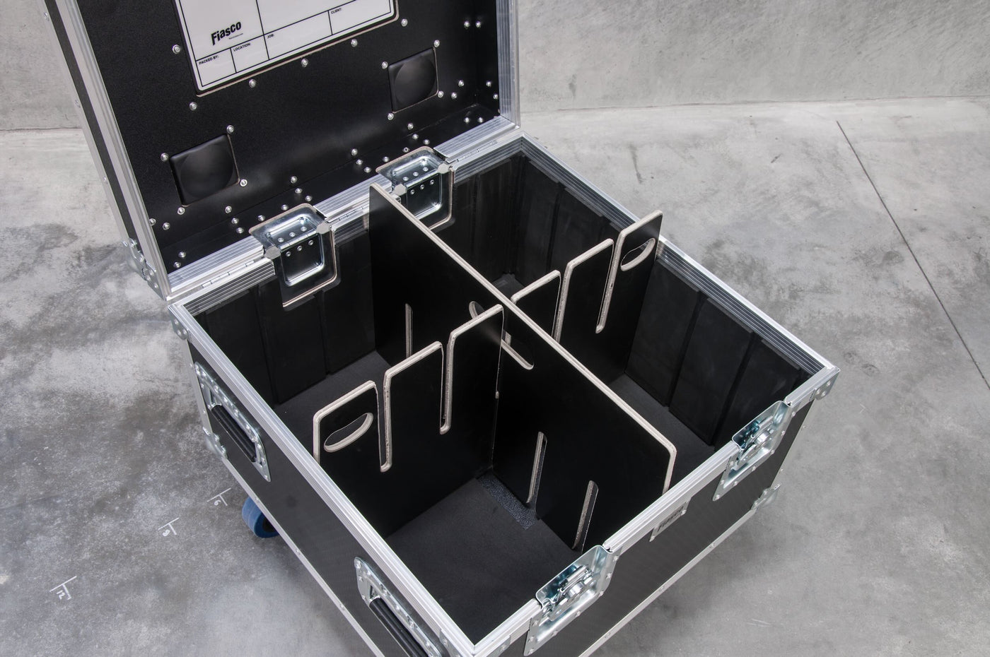 600-short-case-with-divider-insert