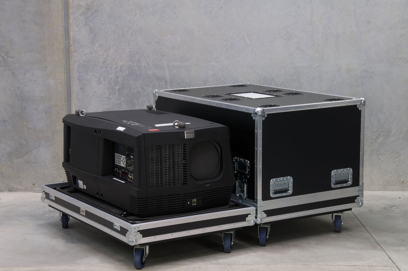 Projector-Cases-lid-off