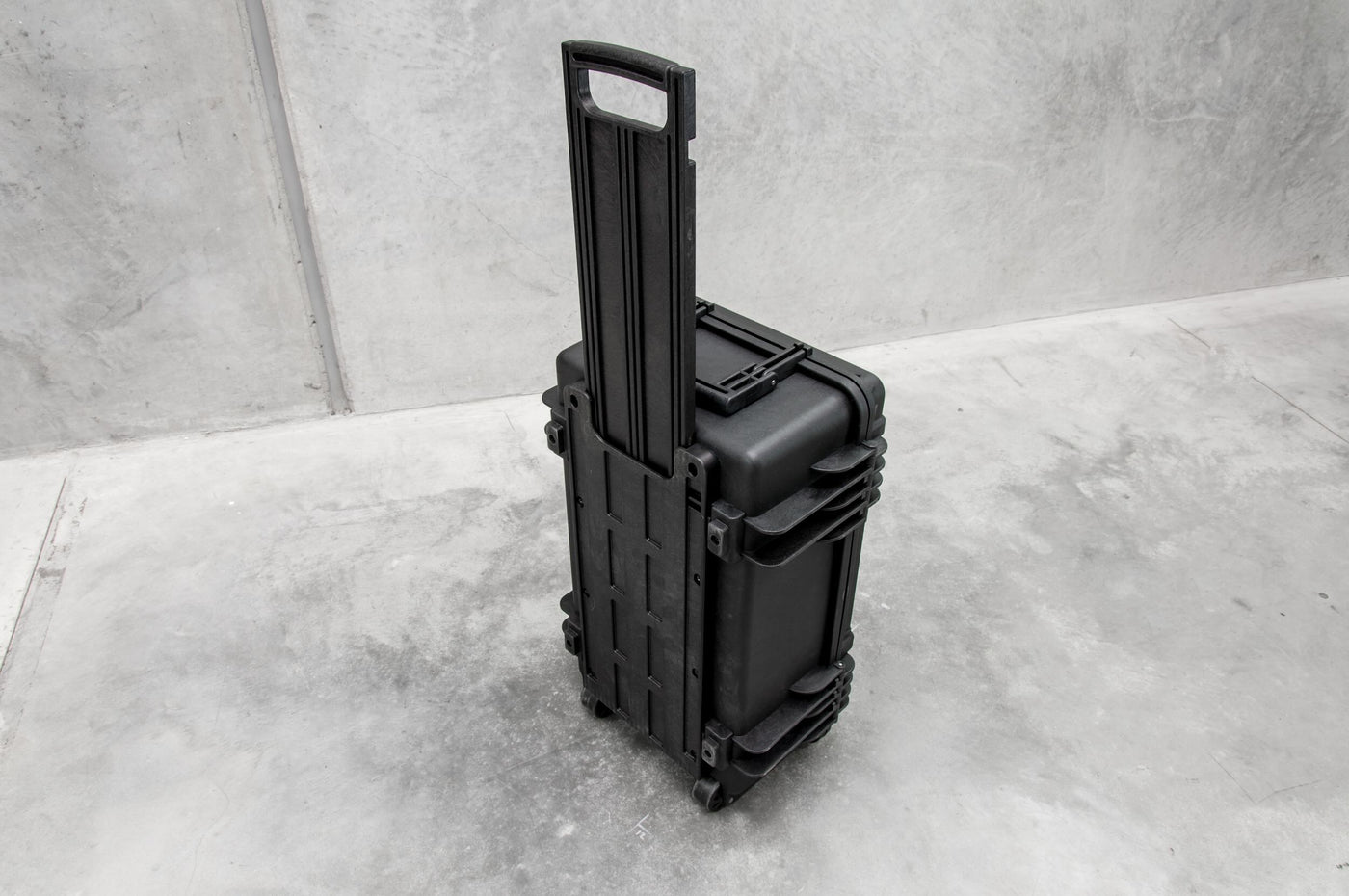 POLYPROOF 31L protective case with wheels and handle