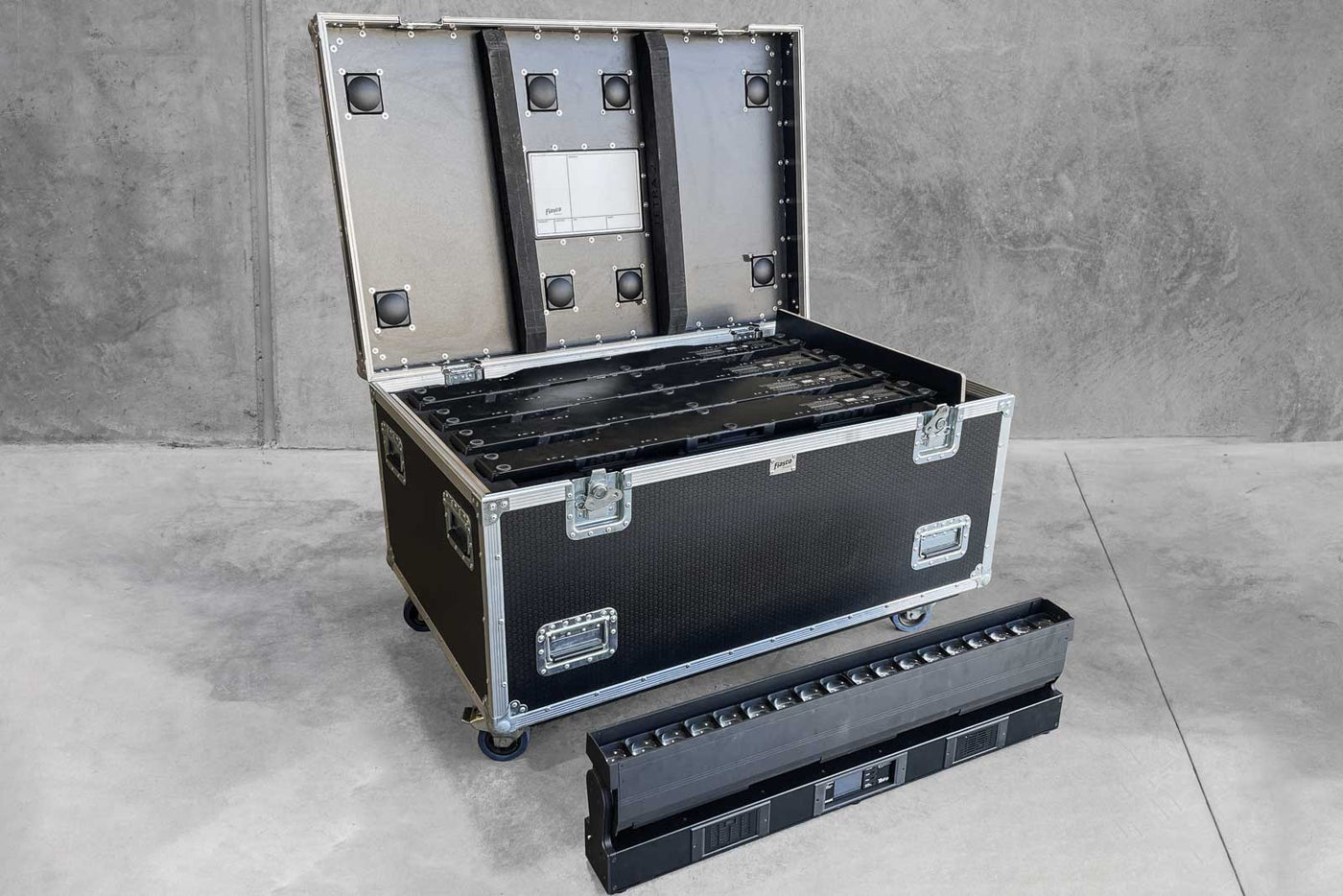 Open Lid 12Eight Short Road Case with ROBE Tetra2 Insert