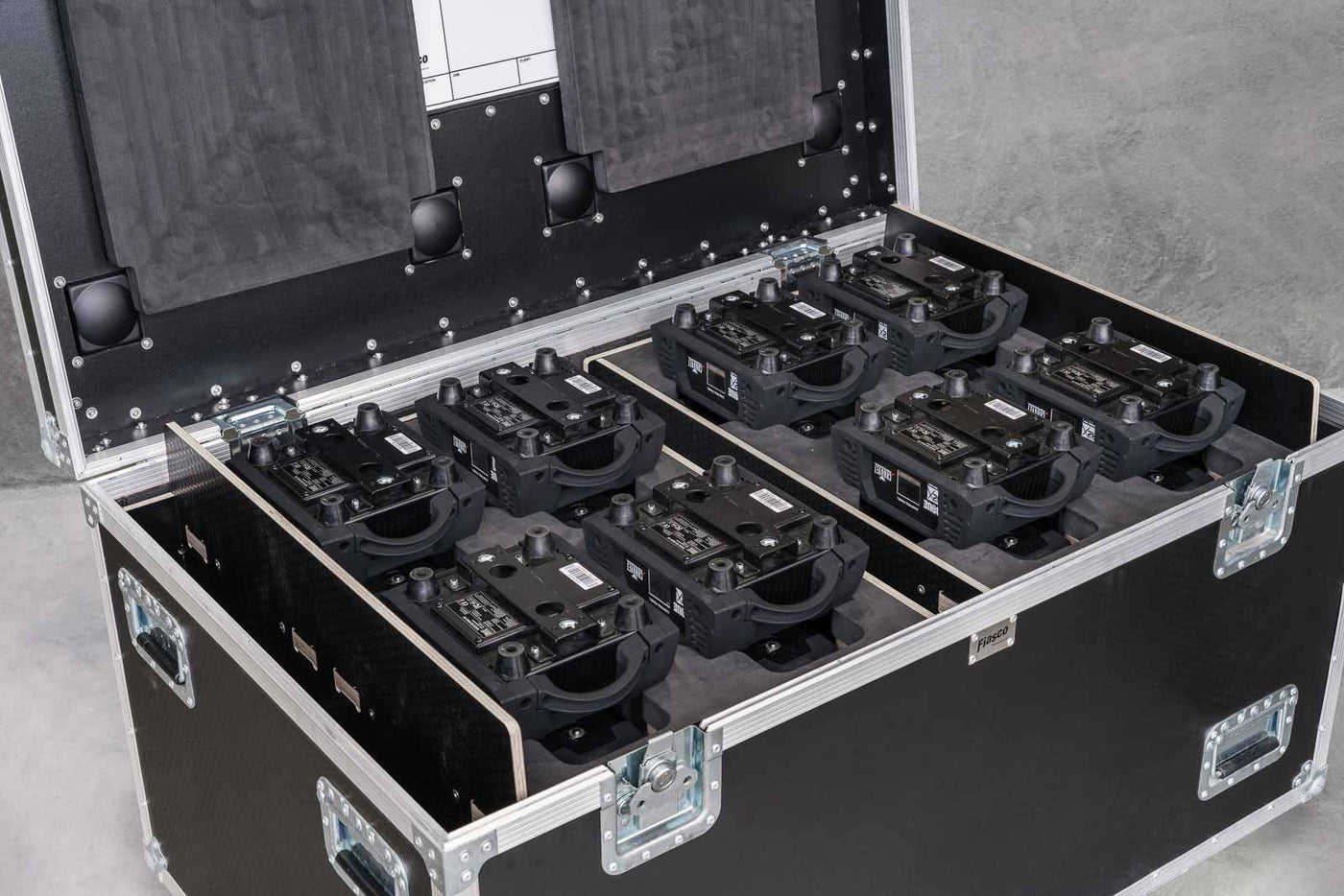 12EIGHT ROAD CASE WITH CHAUVET ROGUE R2 WASH INSERT