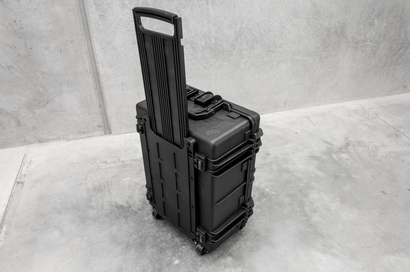 POLYPROOF 54L protective case with wheels and handle