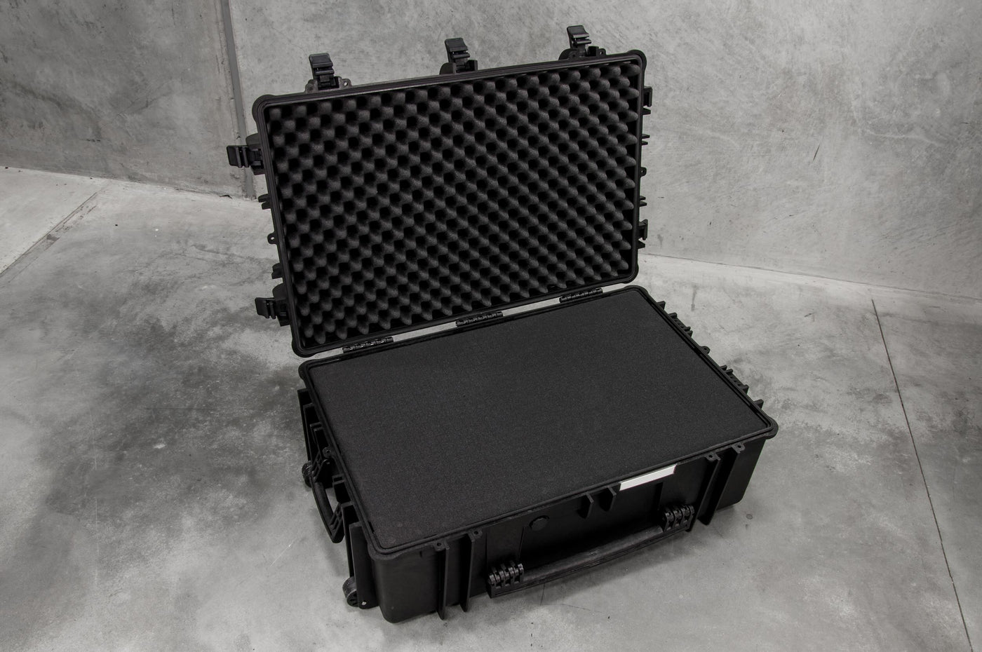 POLYPROOF 113L protectice case with pick and pluck foam